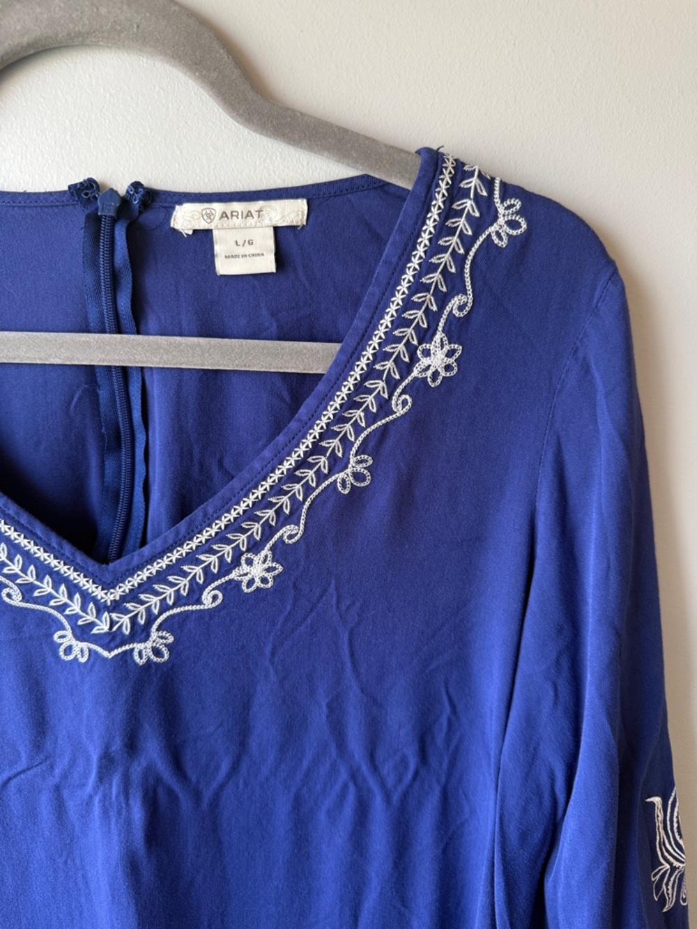 Ariat Blue V‑Neck Tunic dress with White Floral Embroidery size Large L